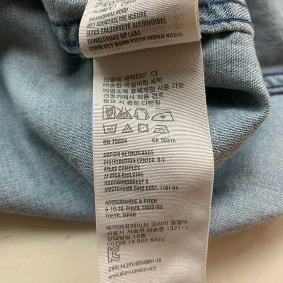 Abercrombie and Fitch denim shirt. - Picture 5 of 6